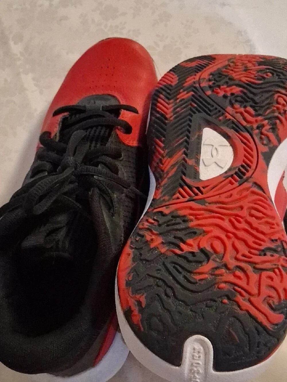 Under Armour Men's Red and Black Training Sneakers